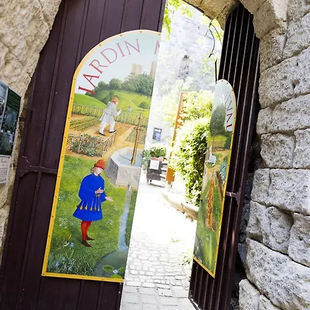 Charming Small House Close To Uzes Semesterbostad