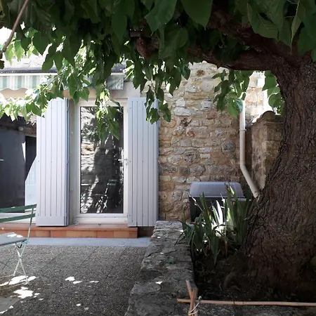 Charming Small House Close To Uzes Semesterbostad