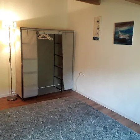 Charming Small House Close To Uzes Semesterbostad *