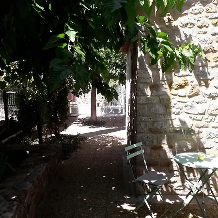 Charming Small House Close To Uzes Semesterbostad *